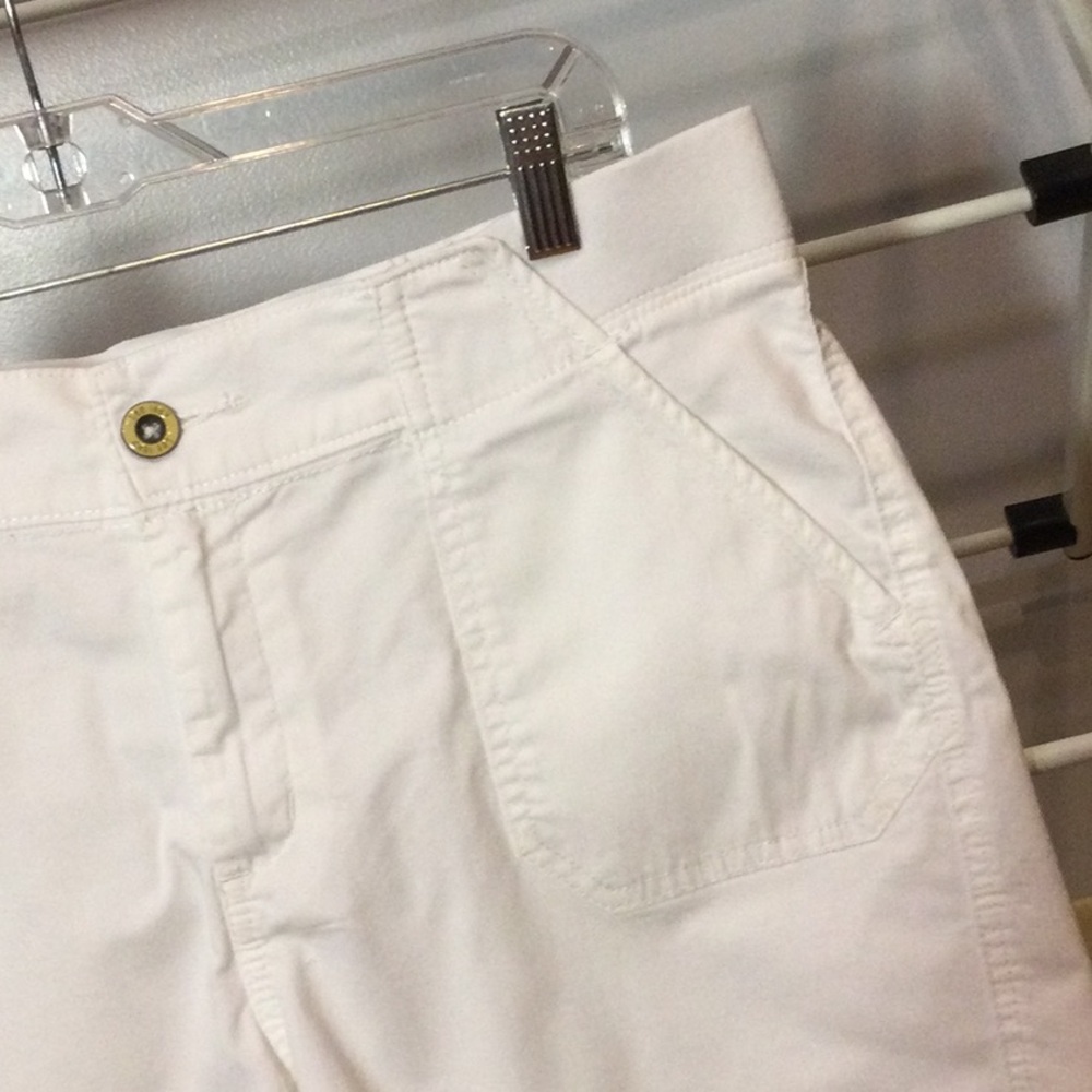 Lee Easy Fit White Shorts - Picture 4 of 10